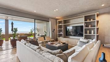 Apartamento exclusivo, patio, vistas al mar | Zona de estar