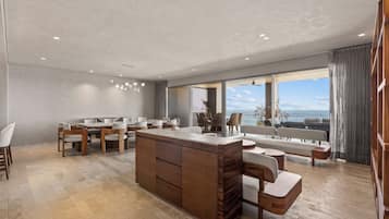 Penthouse, Patio, Sea View | Interior