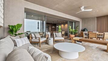 Exclusive-Apartment, Terrasse, Meerblick | Wohnbereich
