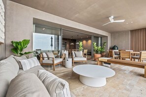 Apartamento exclusivo, patio, vistas al mar | Zona de estar