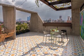 Outdoor dining - Colonia Roma urban art stay (Ciudad de México)