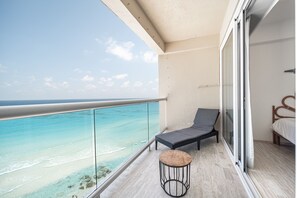 Property grounds - Ocean View Studio Beachfront in Hotel Zone (Cancun)