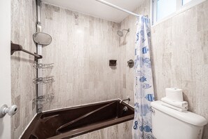 Shower, hair dryer, towels - Ocean View Studio Beachfront in Hotel Zone (Cancun)