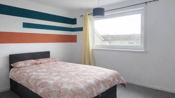 3 bedrooms, iron/ironing board, free WiFi, bed sheets