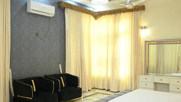 7 Schlafzimmer, Bügeleisen/Bügelbrett, Bettwäsche