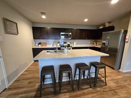 Private kitchen. Peaceful Retreat Outside the City 3BED/2BATH