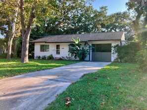 House (2 Bedrooms) | Depan hartanah