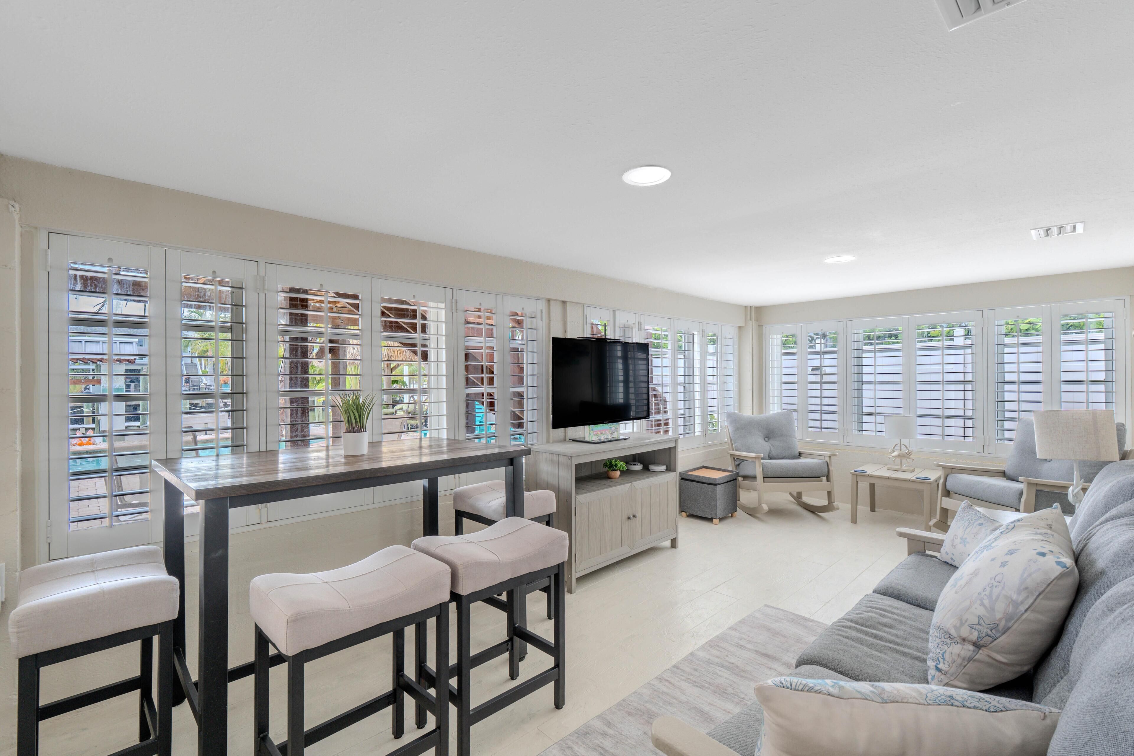 House, 1 Queen Bed (Mango Bay Cottage B) | Living area