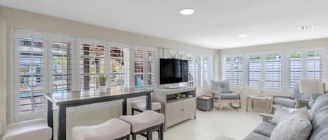 Maison, 1 grand lit (Mango Bay Cottage B) | Coin séjour