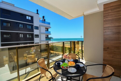 Duplex Vista Mar com Piscina Privativa 