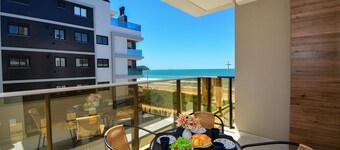 Duplex Vista Mar com Piscina Privativa 
