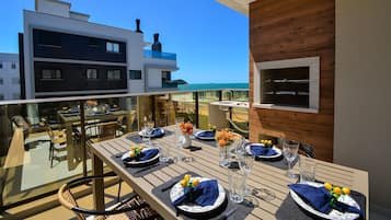 Apartment | Outdoor dining