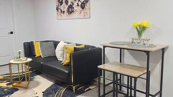 House, 2 Bedrooms | Living room