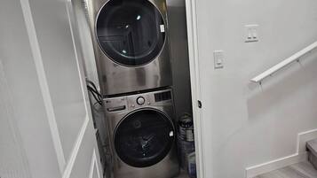 House, 2 Bedrooms | Laundry