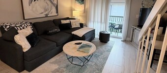 Stylish updated 2-bdrm/1.5 bath Condo across from Residents Beach Marco Island
