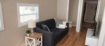 The Blue Heron-Bright 2BR Coastal Retreat w/ Porch