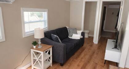 The Blue Heron-Bright 2BR Coastal Retreat w/ Porch