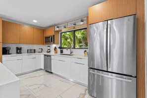Private kitchen - Heated Pool Villa in Miami by Glam Homes (North Miami Beach)