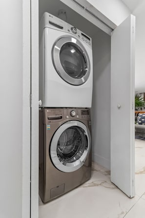 Interior - Heated Pool Villa in Miami by Glam Homes (North Miami Beach)