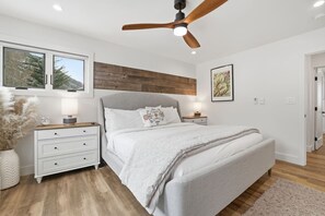 Tabla de planchar con plancha, wifi y ropa de cama 