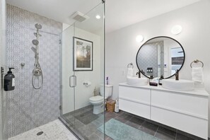 Hair dryer, towels - The Alpine Atelier I 4BR Townhome Near Shuttle Stop (Vail)
