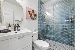 Hair dryer, towels - The Alpine Atelier I 4BR Townhome Near Shuttle Stop (Vail)