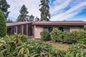 Exterior - Beautiful home in the heart of Kirkland WA (Kirkland)