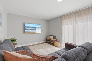 House, Multiple Beds (Orange Coast Getaway) | Living area