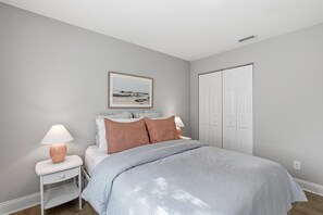 Nhà, nhiều giường (Orange Coast Getaway)