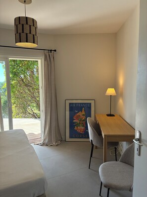 3 Schlafzimmer, Schreibtisch, Bügeleisen/Bügelbrett, Reisekinderbett