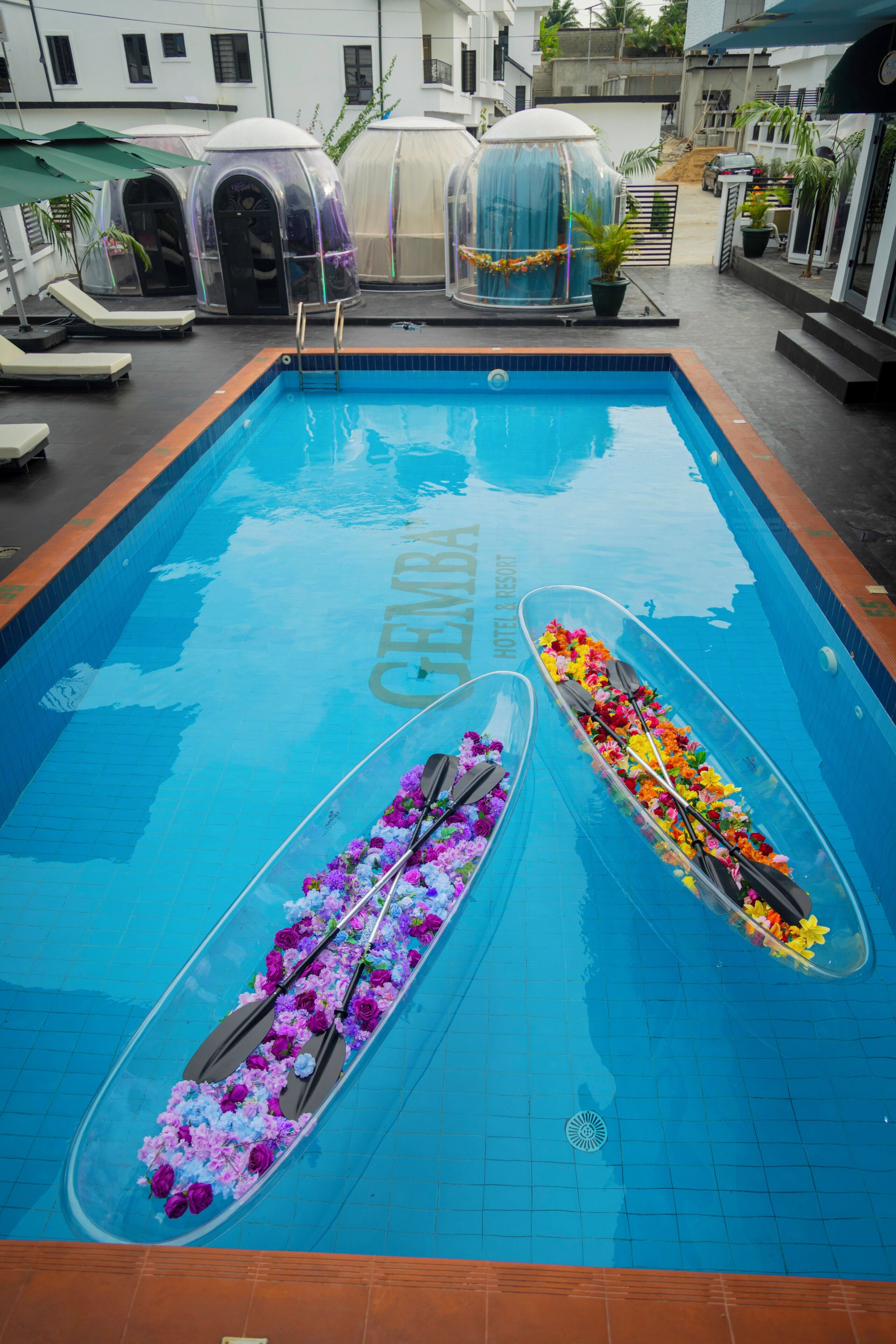 2 outdoor pools