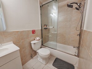 Hårtørrer, håndklæder, Sæbe, Shampoo