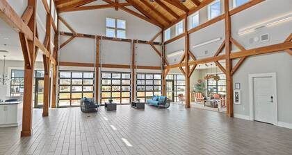Charming Beaufort Escape Steps from Pool, Fitness Center + Cabana Cafe