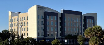 Equipped Downtown Suite | Free Breakfast + Pool + Gym Access