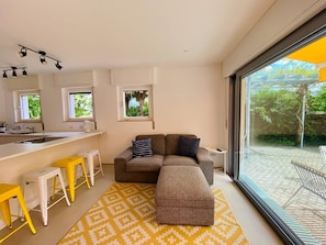 Living area - Vrbo Property (Lombardia)