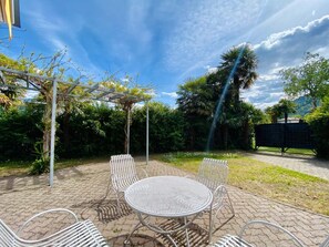 Outdoor dining - Vrbo Property (Lombardia)