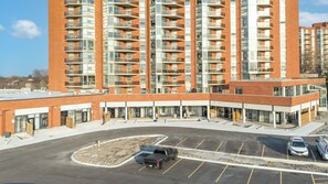 Exterior - Unit 6 - Modern Fully Furnished 3 Bedroom Apartment (Toronto)