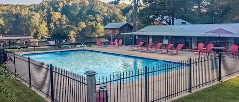 Deluxe Double Room, Pool View | Pool