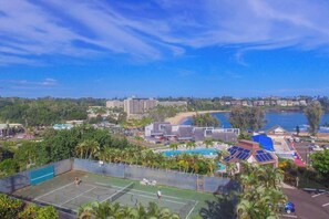Sports court - Charming condo with full kitchen, pool, grill & shuffleboard - close the beach! (Lihue)