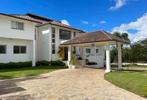 Exterior - Vrbo Property (Carretera Romana-Higuey)