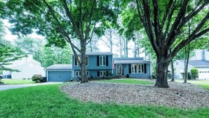 Exterior - Gorgeous 3-bedroom house with 2nd living rooms in charming Roswell (Roswell)