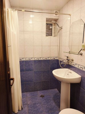 Room, Balcony, Park View | Bathroom - Bagart Hotel (Tsakhadzor)