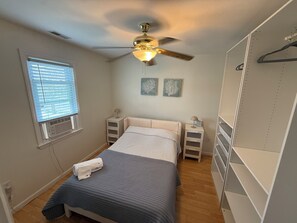 2 habitaciones, tabla de planchar con plancha, internet y ropa de cama 