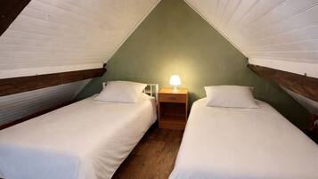 3 bedrooms, bed sheets