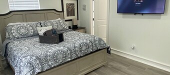 Relaxing home! Voted#1 for lifestyle and luxury stays. 3 bd w full Basketball ct