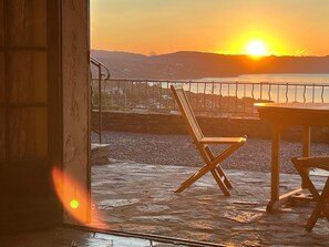 Outdoor dining - Vrbo Property (Cavalaire-sur-Mer)