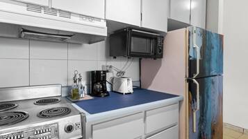 Deluxe-Apartment, Balkon, Poolblick | Eigene Küche