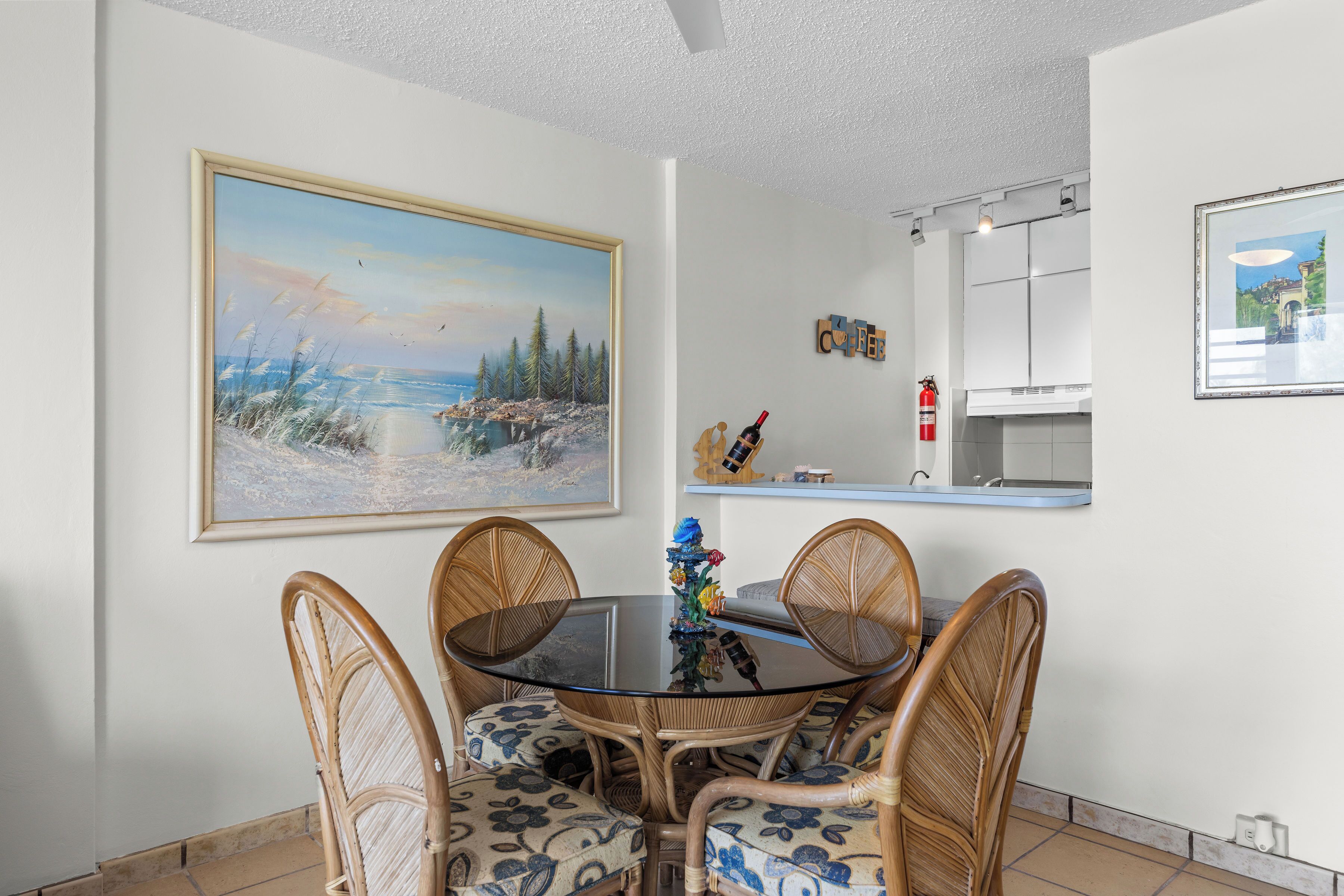 Deluxe Apartment, Balcony, Pool View | Dining