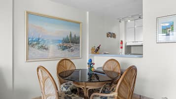 Deluxe Apartment, Balcony, Pool View | Dining