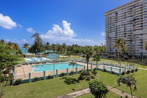 Lejlighed - balkon - udsigt til pool | Pool | Udendørs pool
